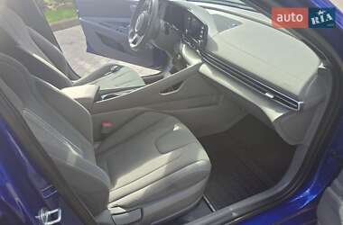 Седан Hyundai Elantra 2023 в 