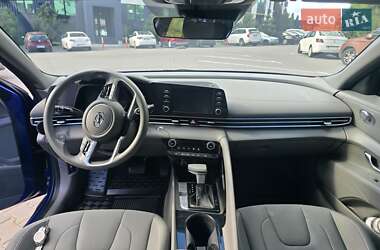 Седан Hyundai Elantra 2023 в 