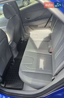 Седан Hyundai Elantra 2023 в 