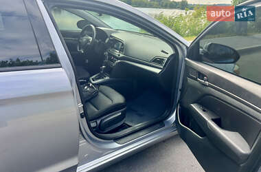 Седан Hyundai Elantra 2017 в 