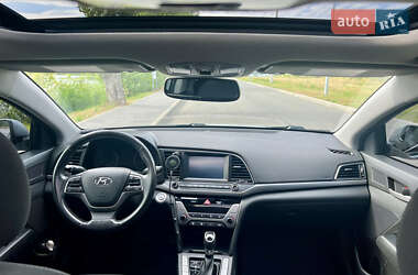 Седан Hyundai Elantra 2017 в 
