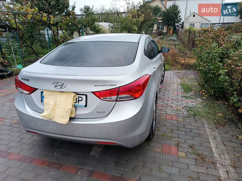 Седан Hyundai Elantra 2013 в Вараше