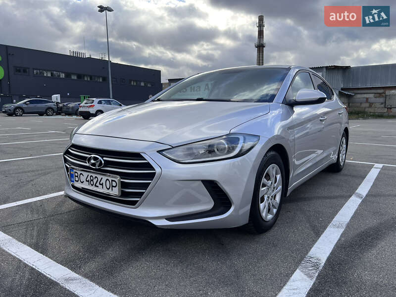 Седан Hyundai Elantra 2016 в Киеве