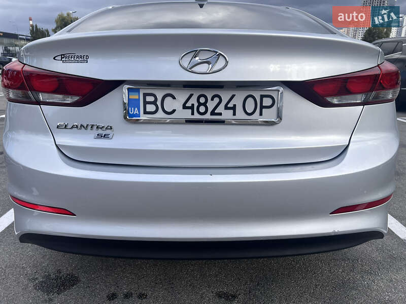Седан Hyundai Elantra 2016 в Киеве