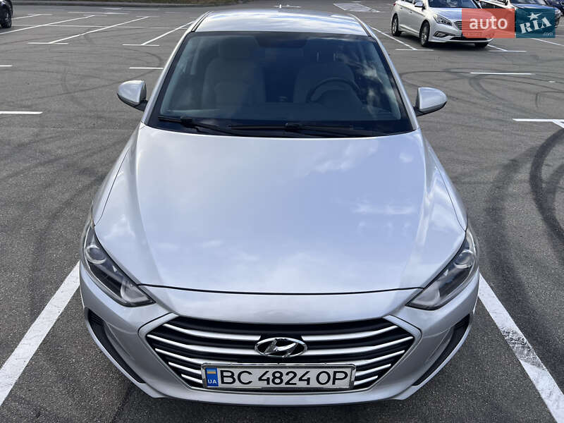 Седан Hyundai Elantra 2016 в Киеве