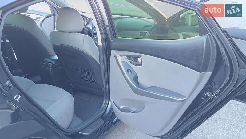 Седан Hyundai Elantra 2013 в Виннице