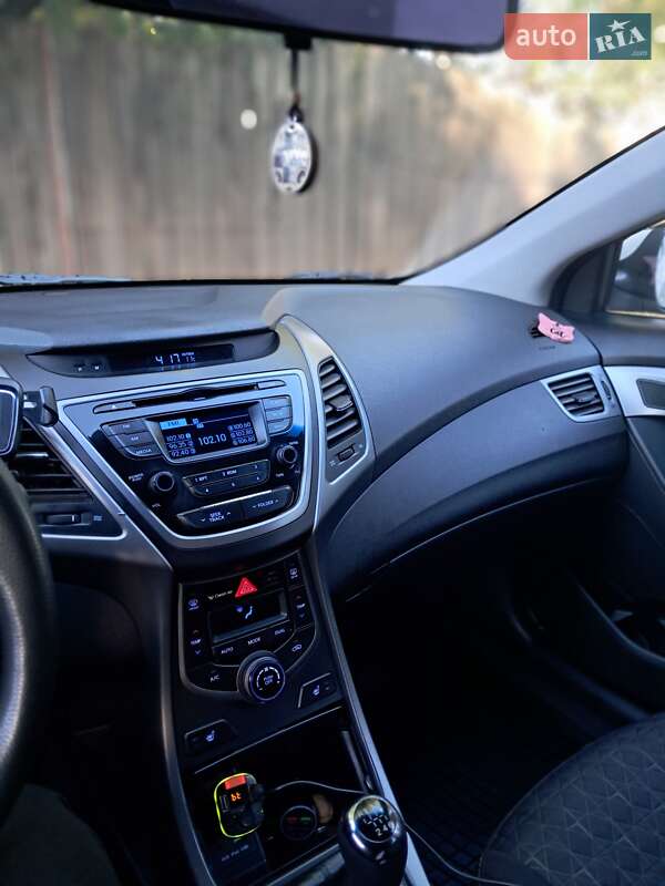 Седан Hyundai Elantra 2014 в Овруче