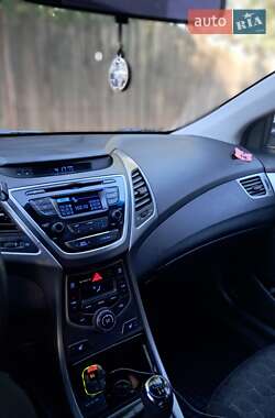 Седан Hyundai Elantra 2014 в 