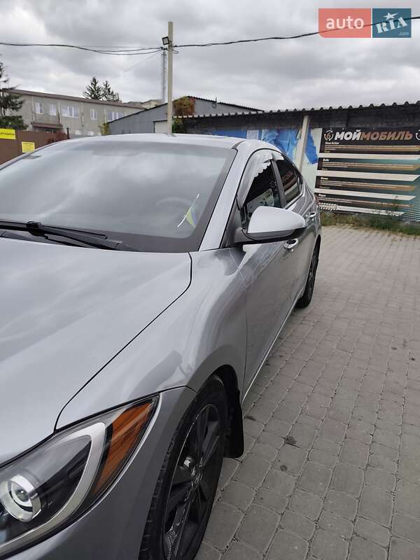 Седан Hyundai Elantra 2016 в Харкові