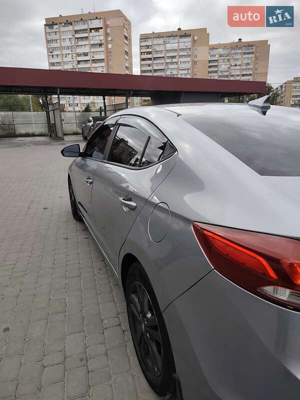 Седан Hyundai Elantra 2016 в Харкові