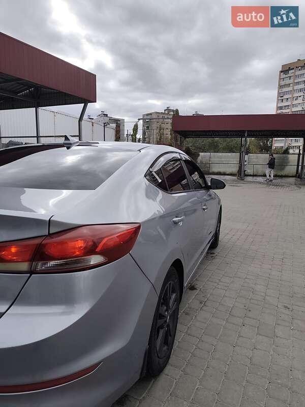 Седан Hyundai Elantra 2016 в Харкові