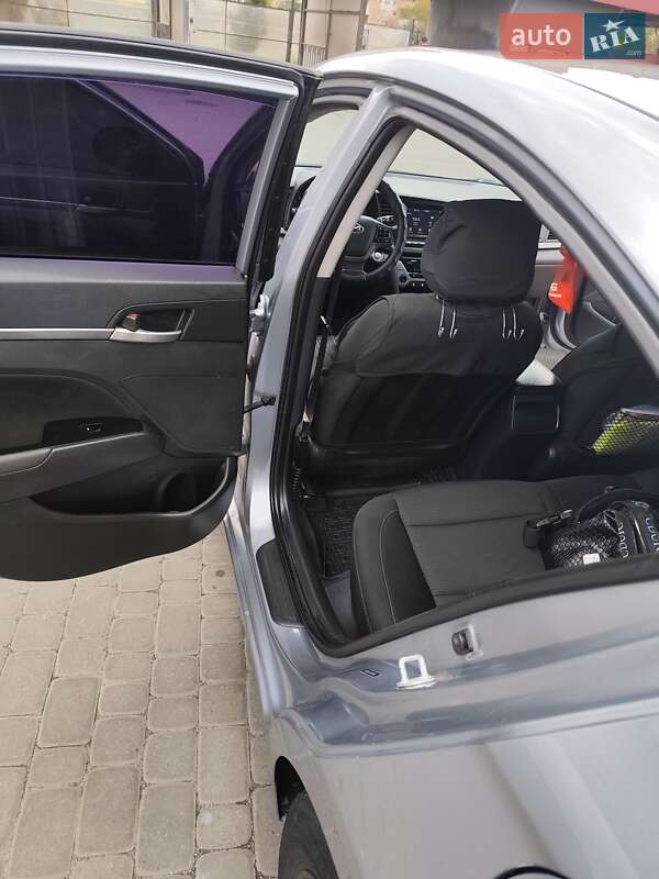 Седан Hyundai Elantra 2016 в Харкові