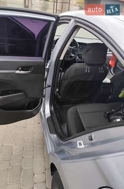 Седан Hyundai Elantra 2016 в 