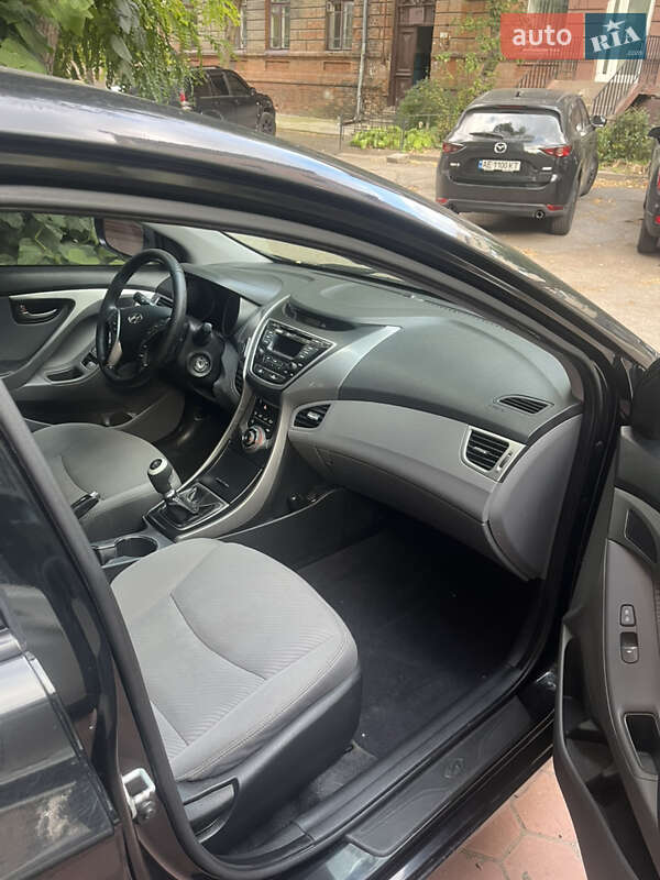 Седан Hyundai Elantra 2013 в Днепре