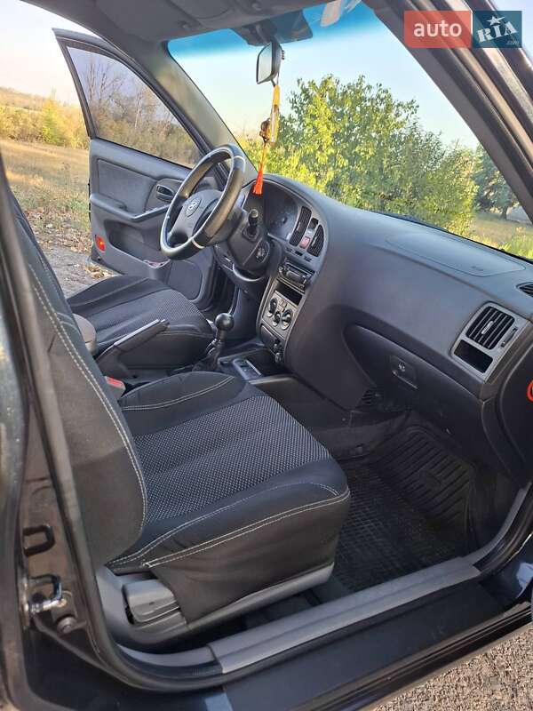 Седан Hyundai Elantra 2010 в Барвенкове