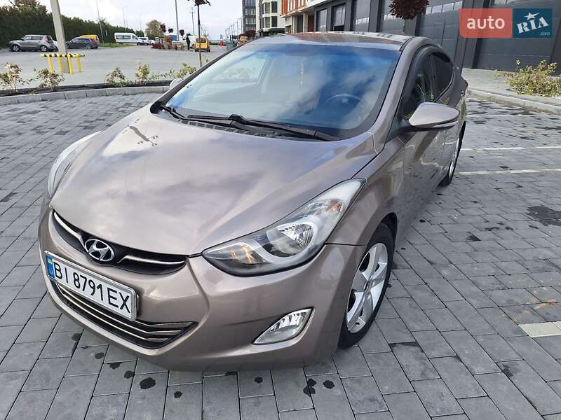 Седан Hyundai Elantra 2012 в Городку