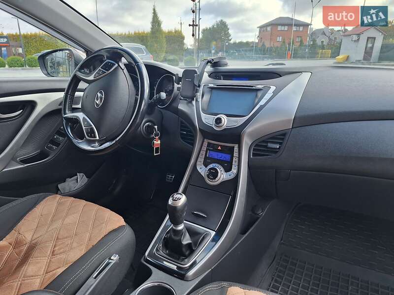 Седан Hyundai Elantra 2012 в Городку