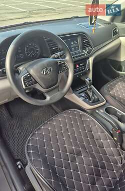 Седан Hyundai Elantra 2017 в 