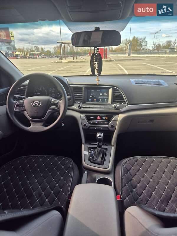 Седан Hyundai Elantra 2017 в Киеве