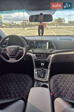 Седан Hyundai Elantra 2017 в 