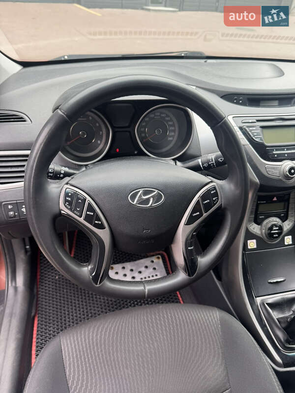 Седан Hyundai Elantra 2012 в Броварах