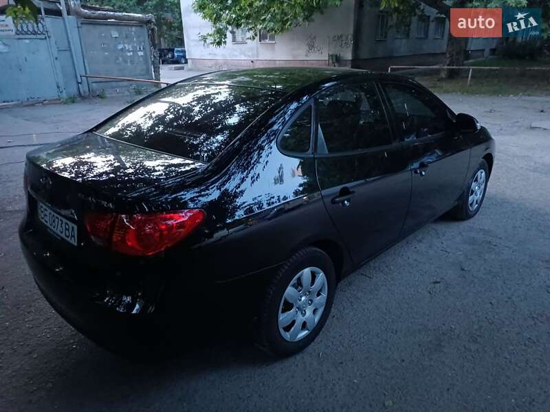 Седан Hyundai Elantra 2011 в 