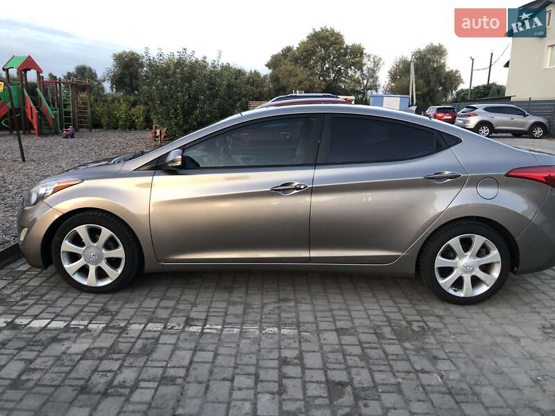 Седан Hyundai Elantra 2011 в Киеве