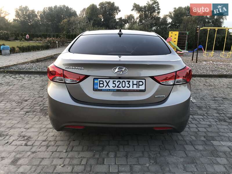 Седан Hyundai Elantra 2011 в Киеве