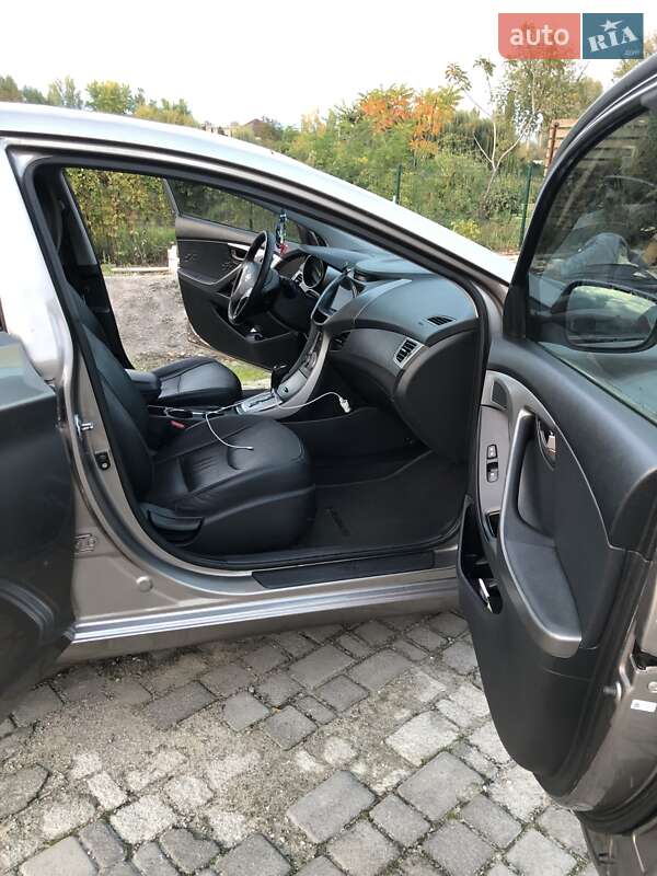 Седан Hyundai Elantra 2011 в Киеве
