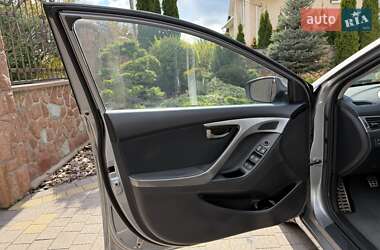 Седан Hyundai Elantra 2012 в 