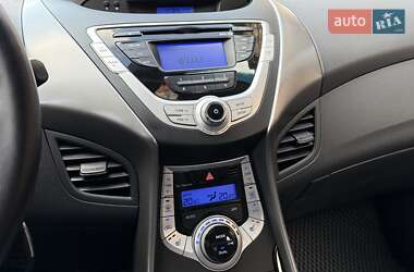 Седан Hyundai Elantra 2012 в 