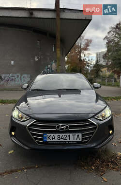 Седан Hyundai Elantra 2017 в 