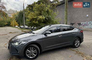 Седан Hyundai Elantra 2017 в 