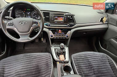 Седан Hyundai Elantra 2017 в 