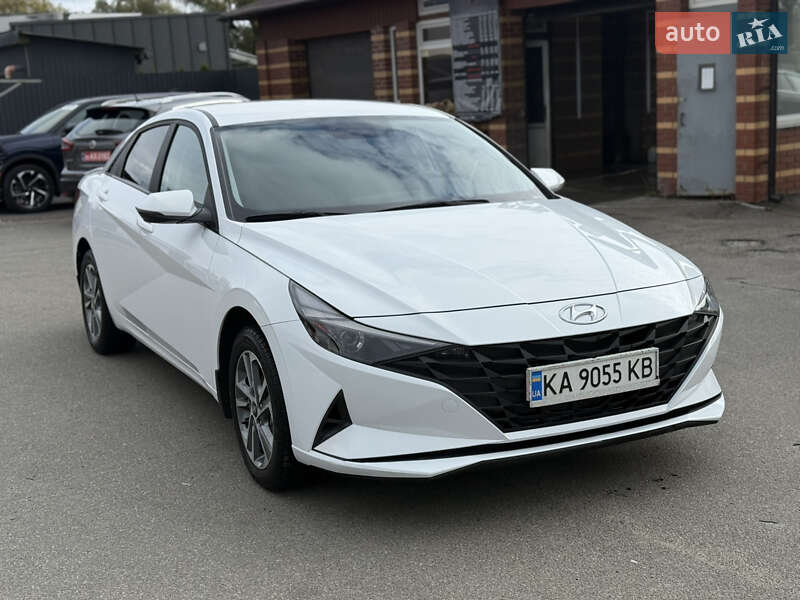 Седан Hyundai Elantra 2022 в 