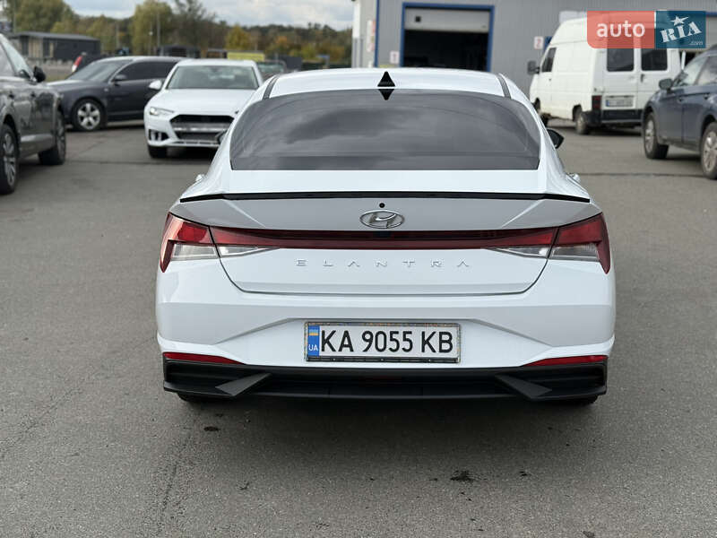 Седан Hyundai Elantra 2022 в Києві