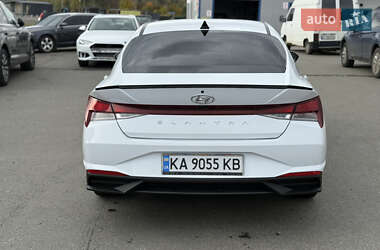 Седан Hyundai Elantra 2022 в 