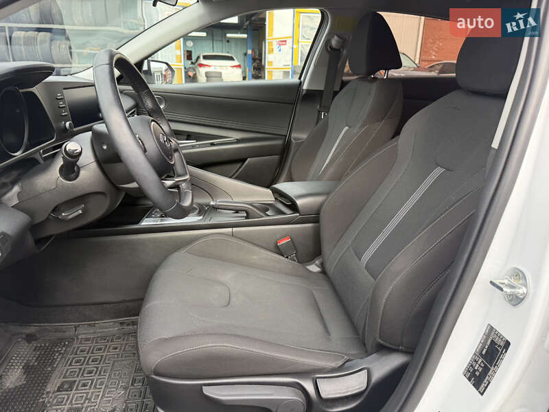 Седан Hyundai Elantra 2022 в Києві