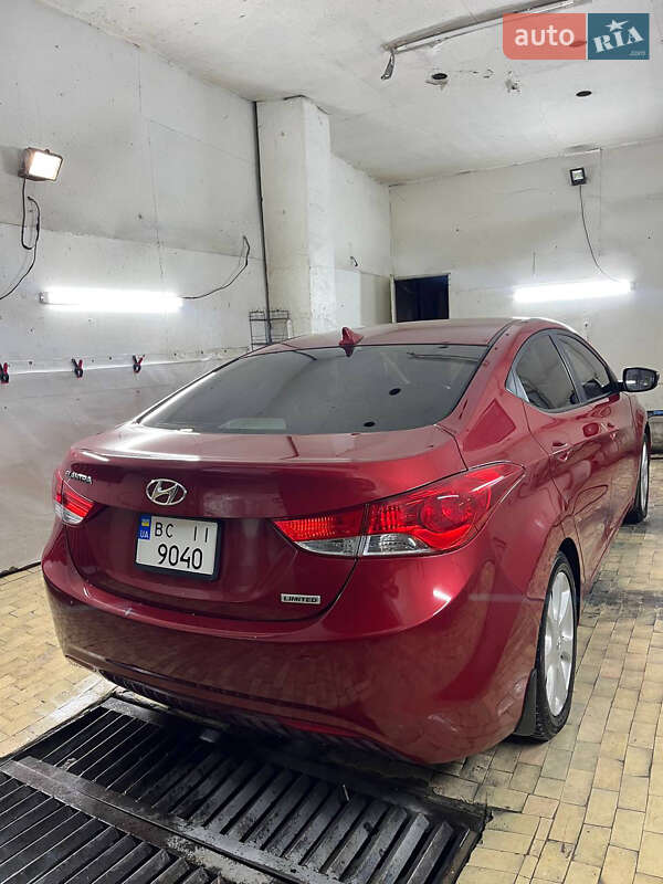 Седан Hyundai Elantra 2012 в Бориславі