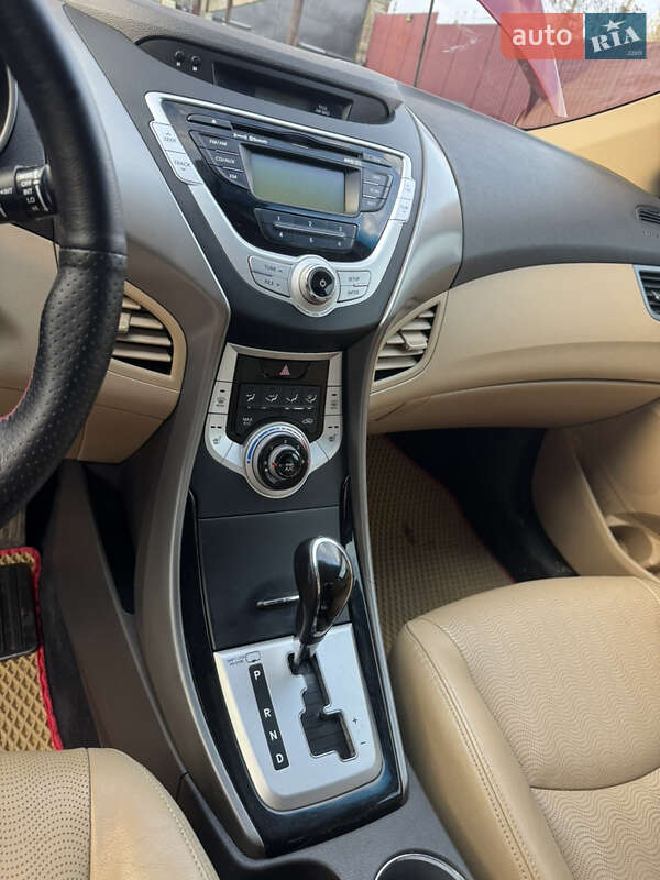 Седан Hyundai Elantra 2012 в Бориславі