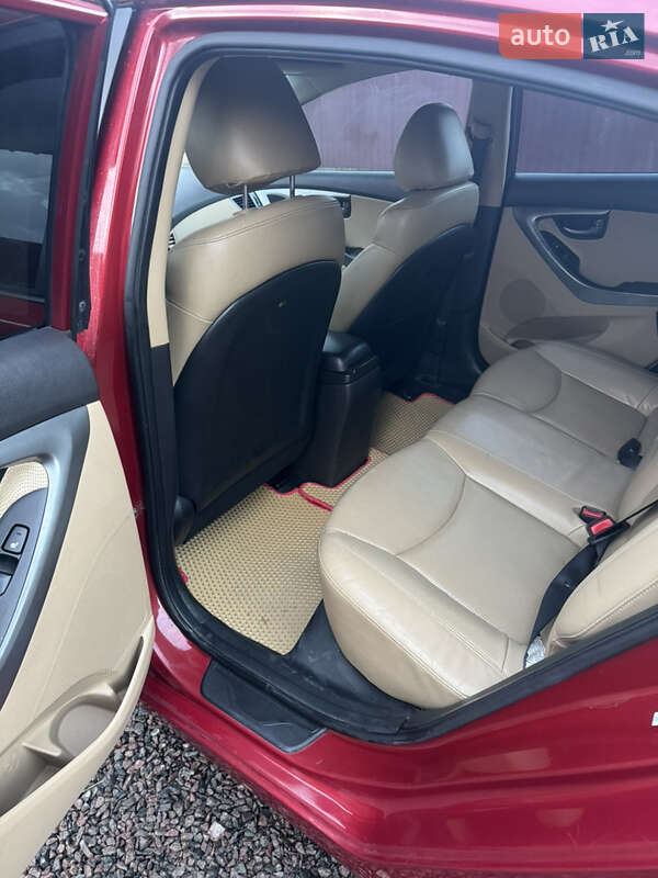 Седан Hyundai Elantra 2012 в Бориславі