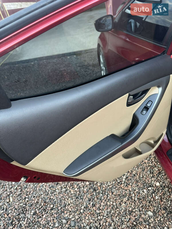 Седан Hyundai Elantra 2012 в Бориславі
