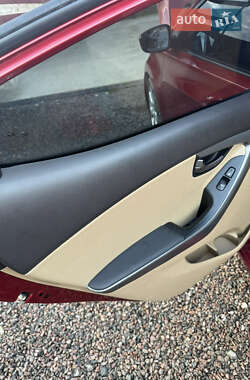 Седан Hyundai Elantra 2012 в 