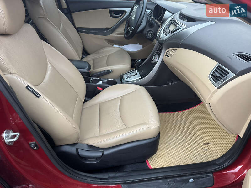 Седан Hyundai Elantra 2012 в Бориславі