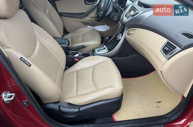 Седан Hyundai Elantra 2012 в 