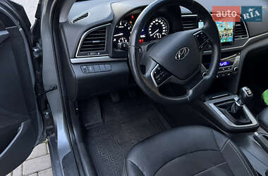 Седан Hyundai Elantra 2018 в 