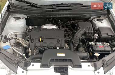 Седан Hyundai Elantra 2010 в 