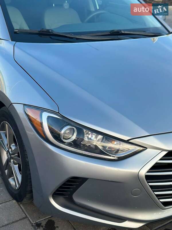 Седан Hyundai Elantra 2016 в Києві