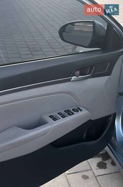 Седан Hyundai Elantra 2016 в 