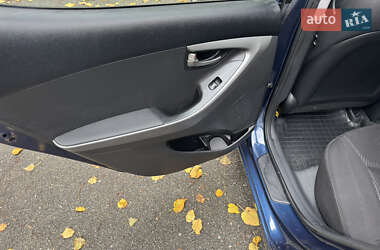 Седан Hyundai Elantra 2015 в 